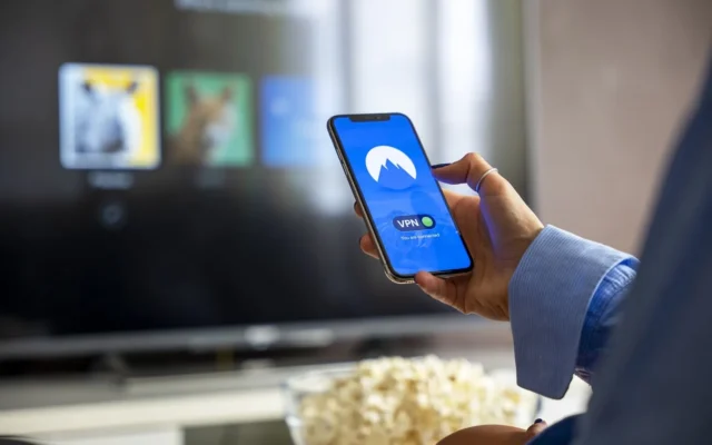 Replay et rattrapage TV avec l’IPTV : comment ça marche ?